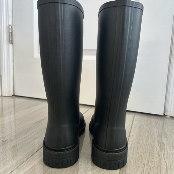 CHANEL Black Rain Boots with White CC Logo - Picture 2 of 7